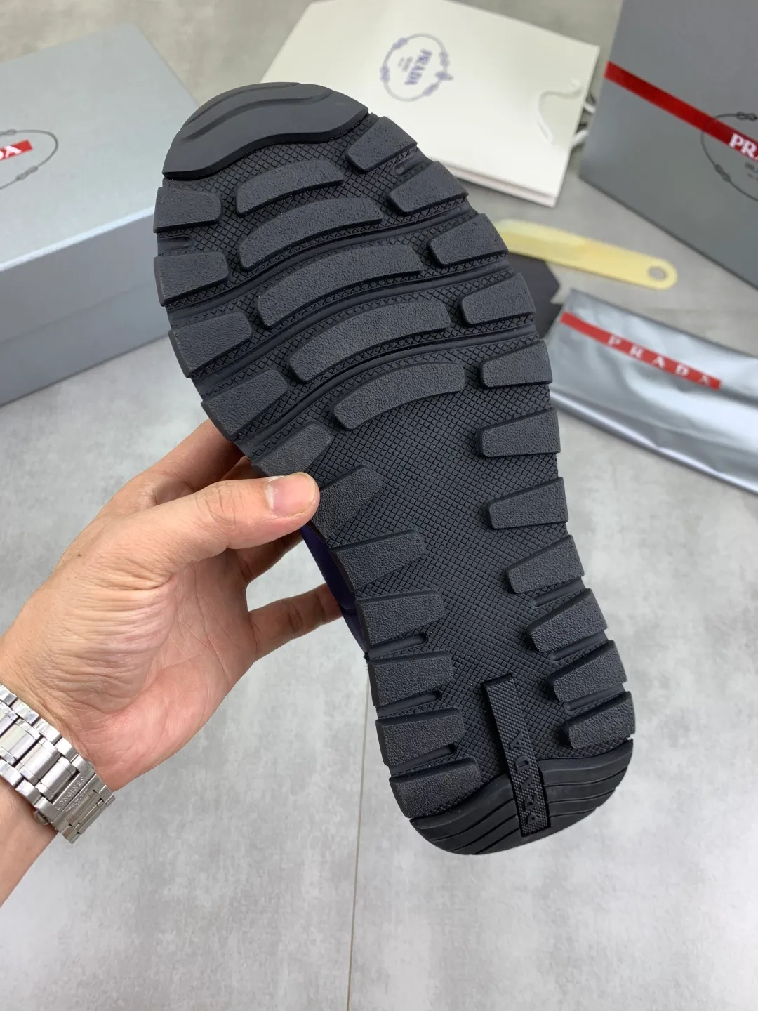Men's men's shoes💰P580💰【New model】Top quality, new popular models on the official website, which will never go out of style for a century,🆘 The trendy brand (Prada) mainly promotes popular models, avant-garde and versatile fashionable men's shoes, private version molding, cowhide surface splicing 1:1 oil edge processing... fashionable and simple, original imported cowhide interior cowhide feet; the atmosphere and personality are more fashionable, eye-catching and pursuing class. It will subvert old ideas and be a must-have for fashionistas who want to spend time with you! Must keep it! High-end comfort, high-end quality workmanship. Size: 38-44 Various colors available. full package